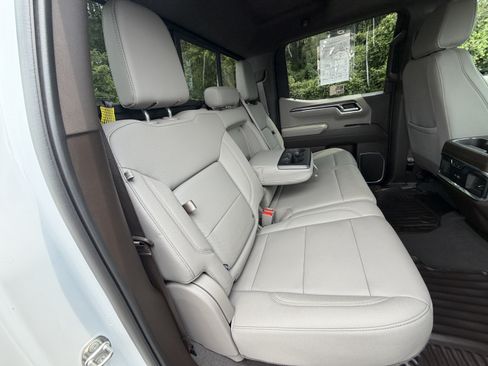 Used 2023 Chevrolet Silverado 1500 LTZ w/ LTZ Premium Package AWD/4WD image 20