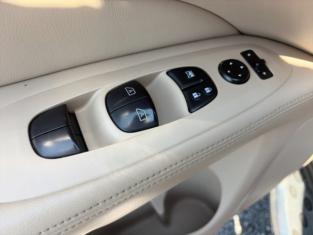 Used 2015 Nissan Pathfinder Platinum w/ Cargo Package FWD image 14