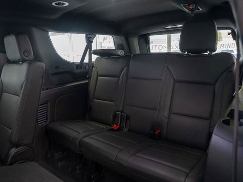 Used 2025 Chevrolet Suburban Z71 AWD/4WD image 12