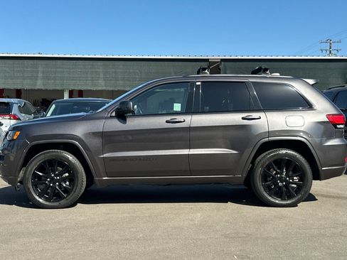 Used 2018 Jeep Grand Cherokee Altitude RWD image 7