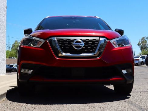 Used 2020 Nissan Kicks SR w/ SR Premium Package FWD image 17