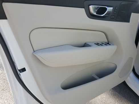 Certified 2025 Volvo XC60 B5 Ultra image 25