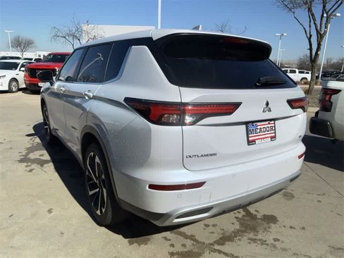 Used 2024 Mitsubishi Outlander SE image 4