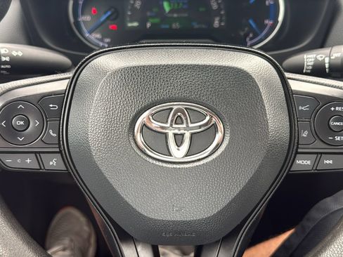 Used 2025 Toyota RAV4 XLE AWD/4WD image 12