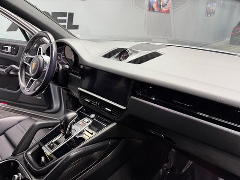 Used 2020 Porsche Cayenne AWD/4WD image 49