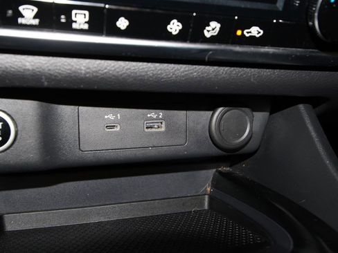 Used 2023 Nissan Rogue SV image 17