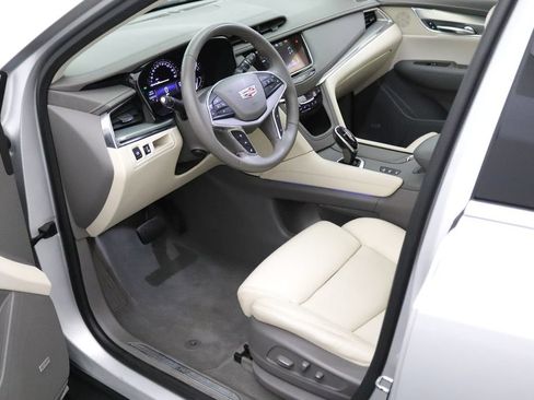 Used 2017 Cadillac XT5 Luxury w/ Driver Awareness Package AWD/4WD image 15