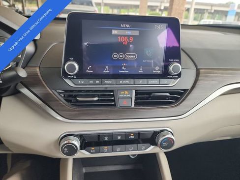 Used 2025 Nissan Altima 2.5 SV FWD image 17