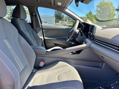 Used 2023 Hyundai Elantra SEL w/ Cargo Package FWD image 16