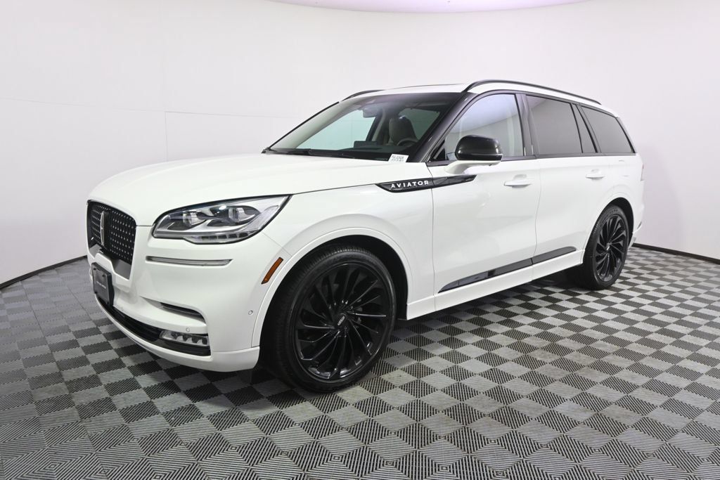 Used 2023 Lincoln Aviator Reserve w/ Equipment Group 201A AWD/4WD image 2