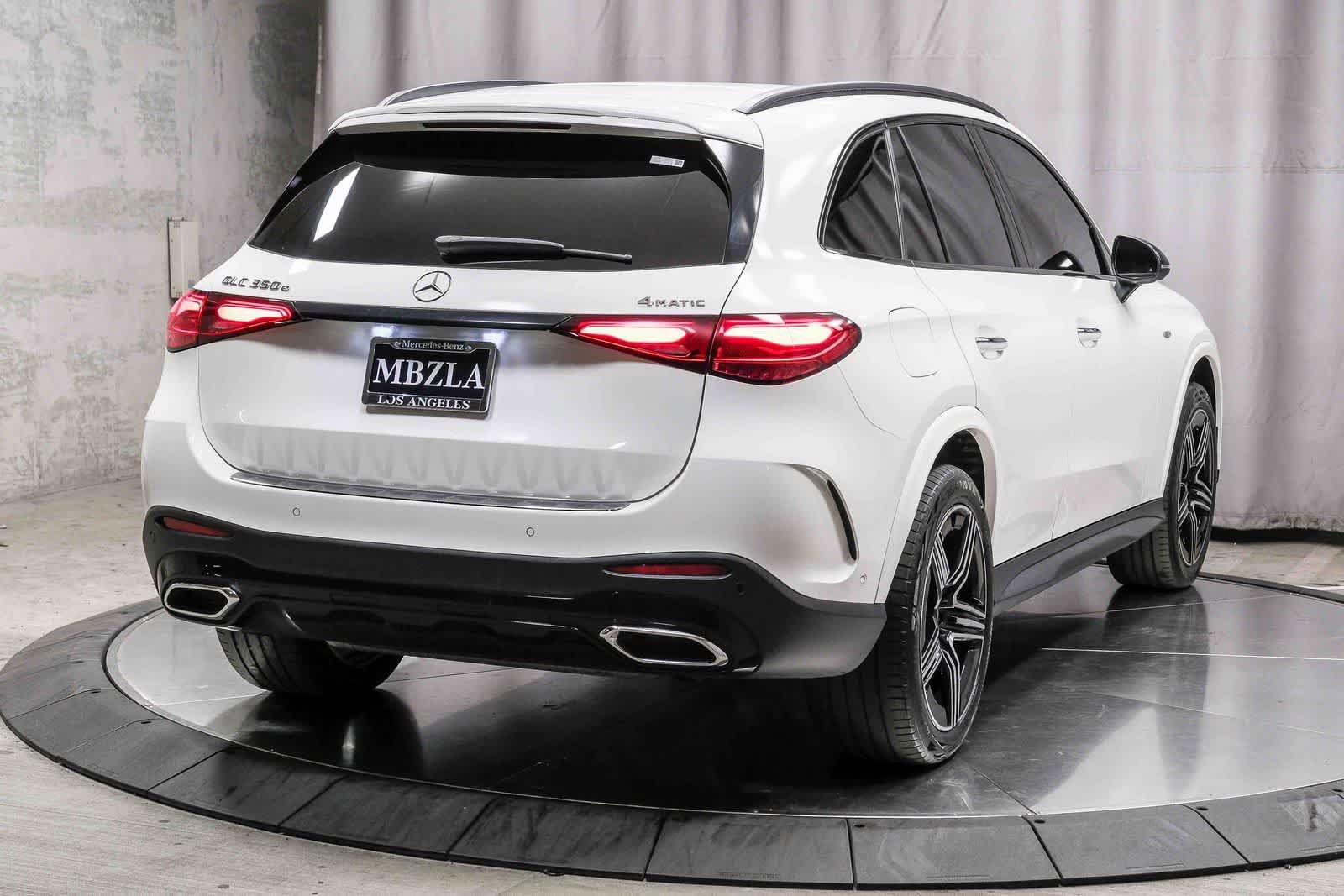 Used 2025 Mercedes-Benz GLC 350e 4MATIC image 4