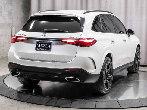 Used 2025 Mercedes-Benz GLC 350e 4MATIC image 4