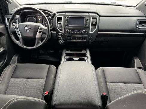 Used 2018 Nissan Titan SV w/ SV Convenience Package image 22