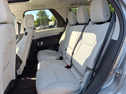 Certified 2025 Land Rover Discovery Dynamic SE AWD/4WD image 27