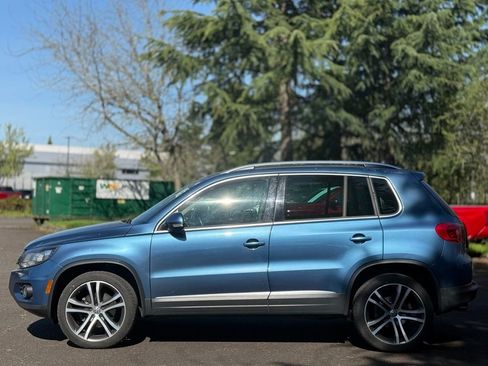 Used 2017 Volkswagen Tiguan SEL image 2