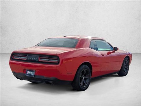 Used 2016 Dodge Challenger SXT image 5