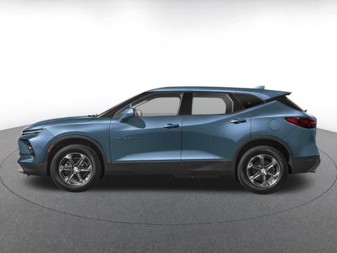 Used 2025 Chevrolet Blazer LT FWD image 3