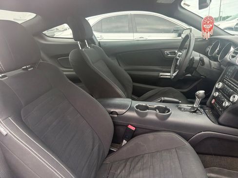 Used 2016 Ford Mustang GT RWD image 4
