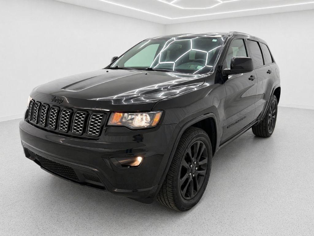 Used 2019 Jeep Grand Cherokee Altitude AWD/4WD image 7