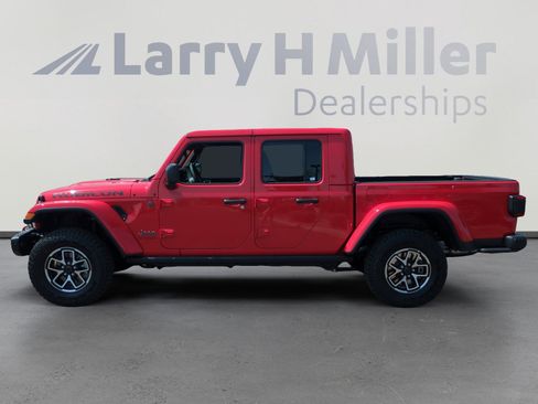 New 2025 Jeep Gladiator Rubicon w/ Steel Bumper Group image 2