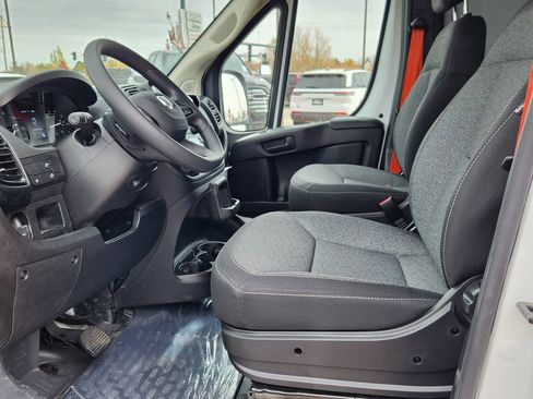 Used 2025 RAM ProMaster 2500 w/ Convenience Group image 7