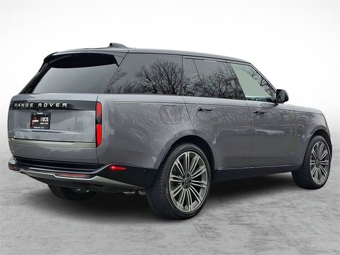 Used 2024 Land Rover Range Rover SE image 4