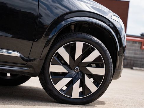 Certified 2024 Volvo XC90 T8 Plus w/ Protection Package AWD/4WD image 7