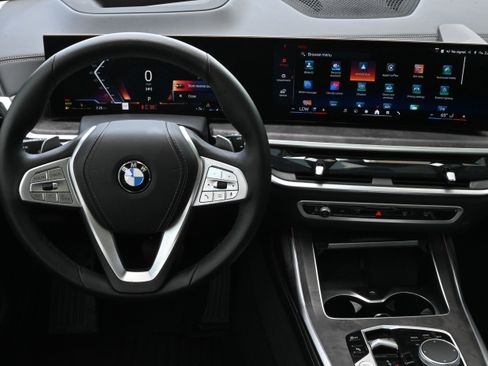 Used 2024 BMW X7 xDrive40i image 16