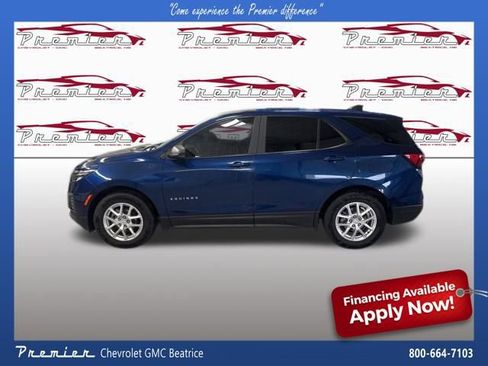 Used 2022 Chevrolet Equinox LS w/ LS Convenience Package image 2