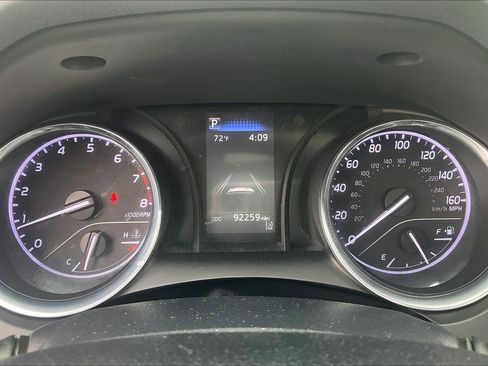 Used 2020 Toyota Camry SE image 25