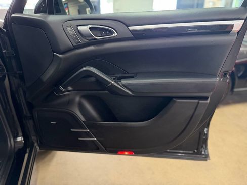 Used 2013 Porsche Cayenne Diesel AWD/4WD image 30