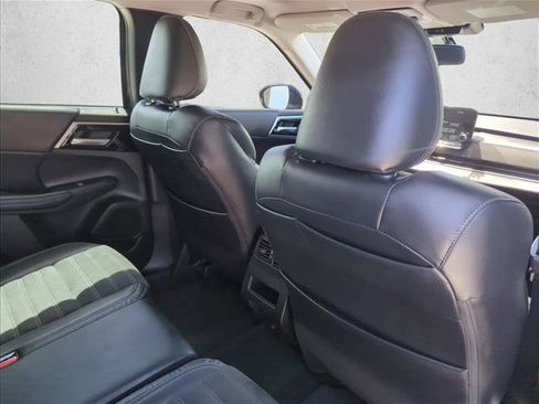Used 2023 Mitsubishi Outlander SE AWD/4WD image 22
