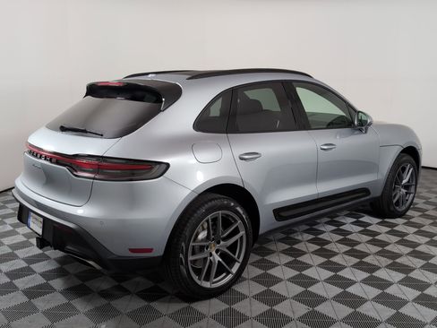 Certified 2025 Porsche Macan image 8