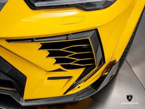 Used 2019 Lamborghini Urus AWD/4WD image 11