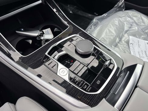 New 2026 BMW X5 xDrive50e image 17