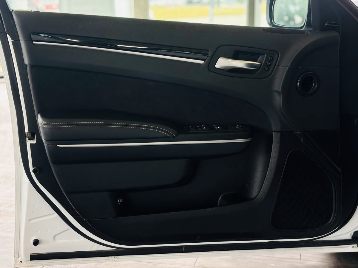 Used 2023 Chrysler 300 C RWD image 33