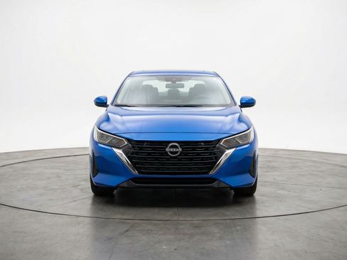 Used 2025 Nissan Sentra SV FWD image 2