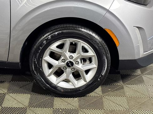 Used 2025 Kia Soul LX w/ LX Technology Package FWD image 22