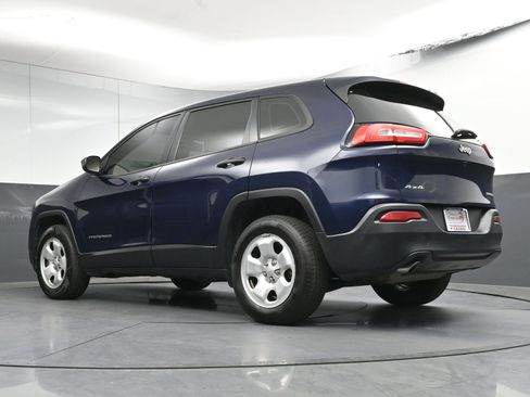 Used 2016 Jeep Cherokee Sport image 25