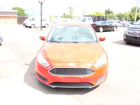 Used 2017 Ford Focus SE w/ Cold Weather Package FWD image 9