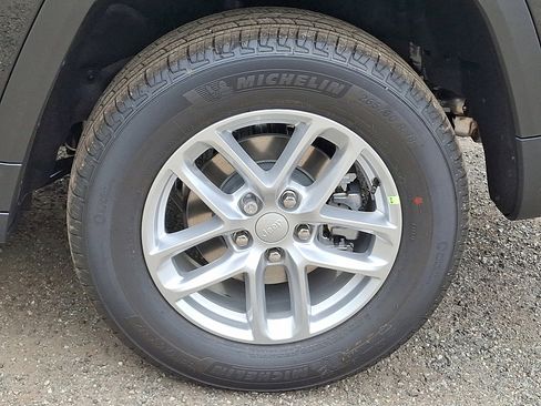 New 2025 Jeep Grand Cherokee Laredo X w/ Luxury Tech Group I image 5