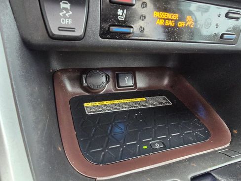 Used 2021 Toyota RAV4 Limited AWD/4WD image 26