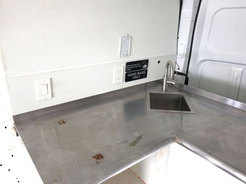 Used 2021 Nissan NV 2500 S image 26