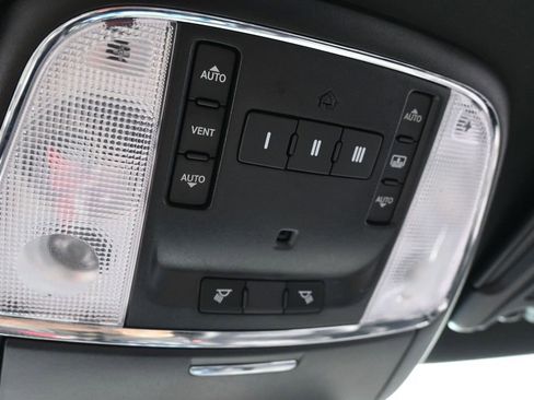 Used 2018 Chrysler 300 S w/ 300S Premium Group RWD image 25