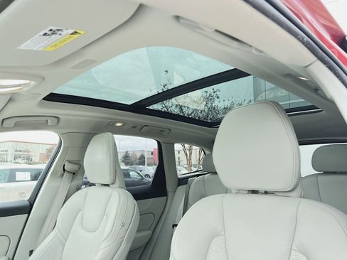 Used 2023 Volvo XC60 B5 Ultimate w/ Climate Package image 23