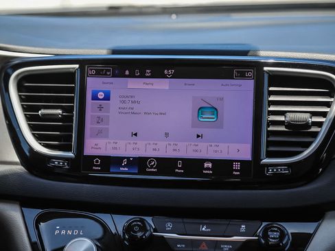 Used 2022 Chrysler Pacifica Touring-L FWD image 14