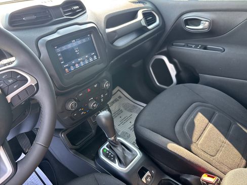 Used 2019 Jeep Renegade Latitude image 27