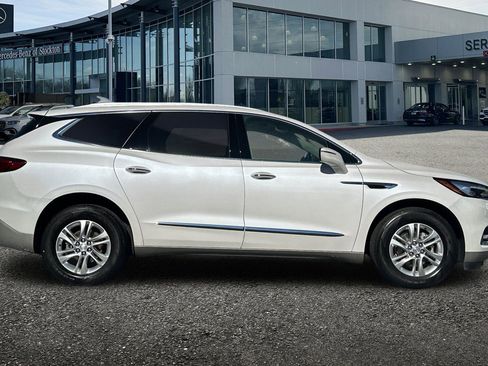 Used 2021 Buick Enclave Essence w/ Sound and Sites Package image 3