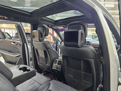 Used 2017 Mercedes-Benz GLS 550 4MATIC image 25