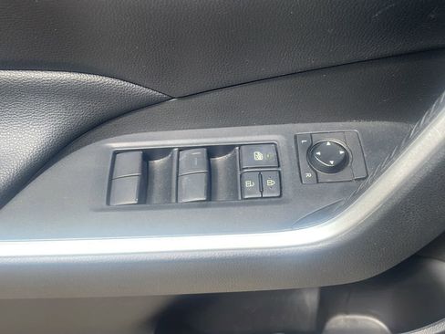 Used 2020 Toyota RAV4 XLE w/ Convenience Package AWD/4WD image 15